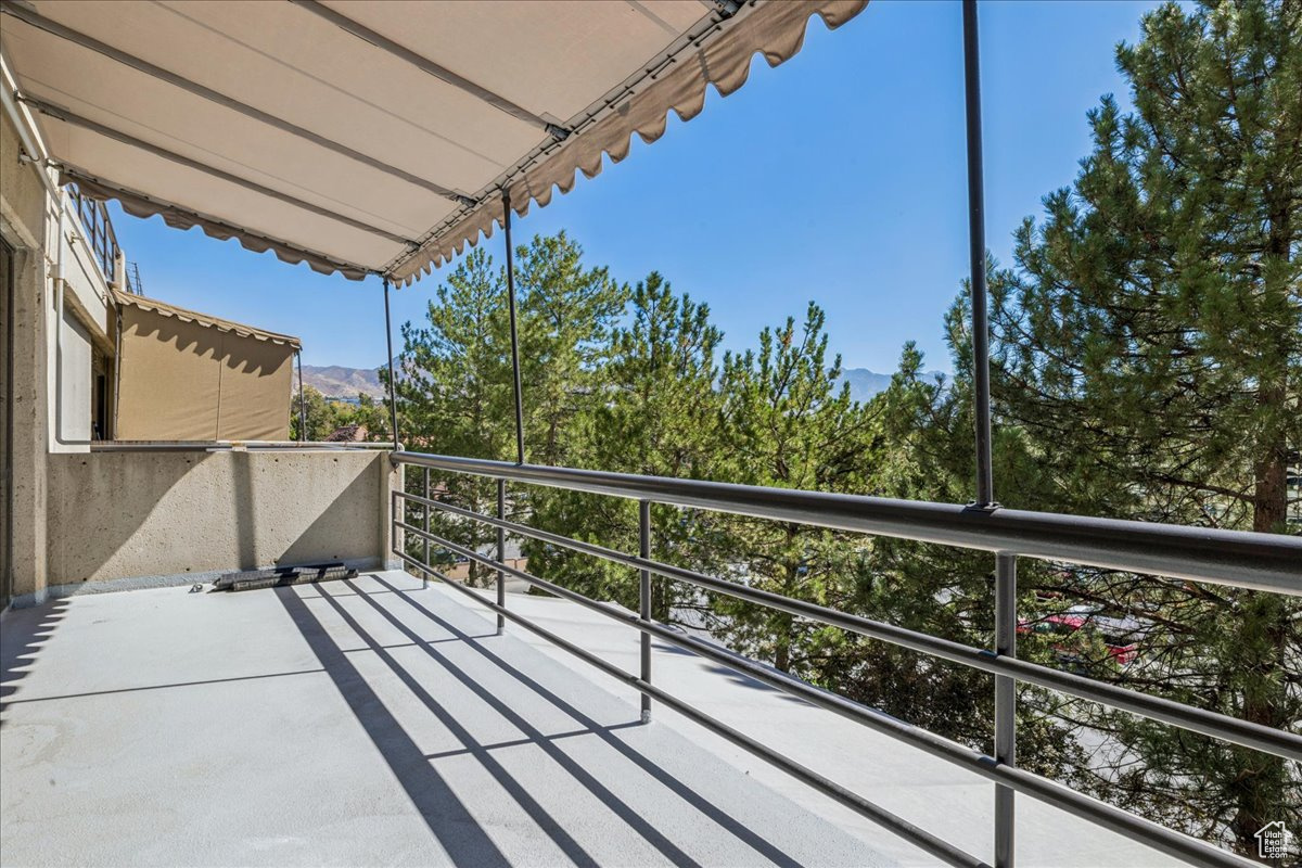 GOVENOR'S PLAZA - Residential