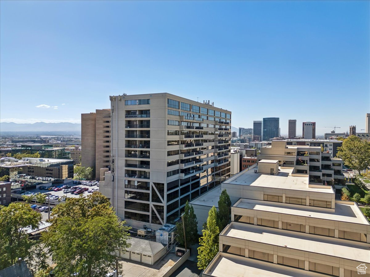 GOVENOR'S PLAZA - Residential