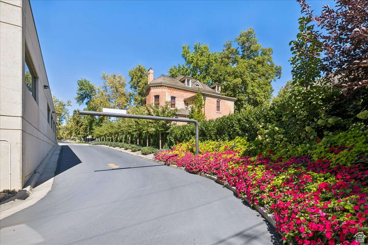 GOVENOR'S PLAZA - Residential