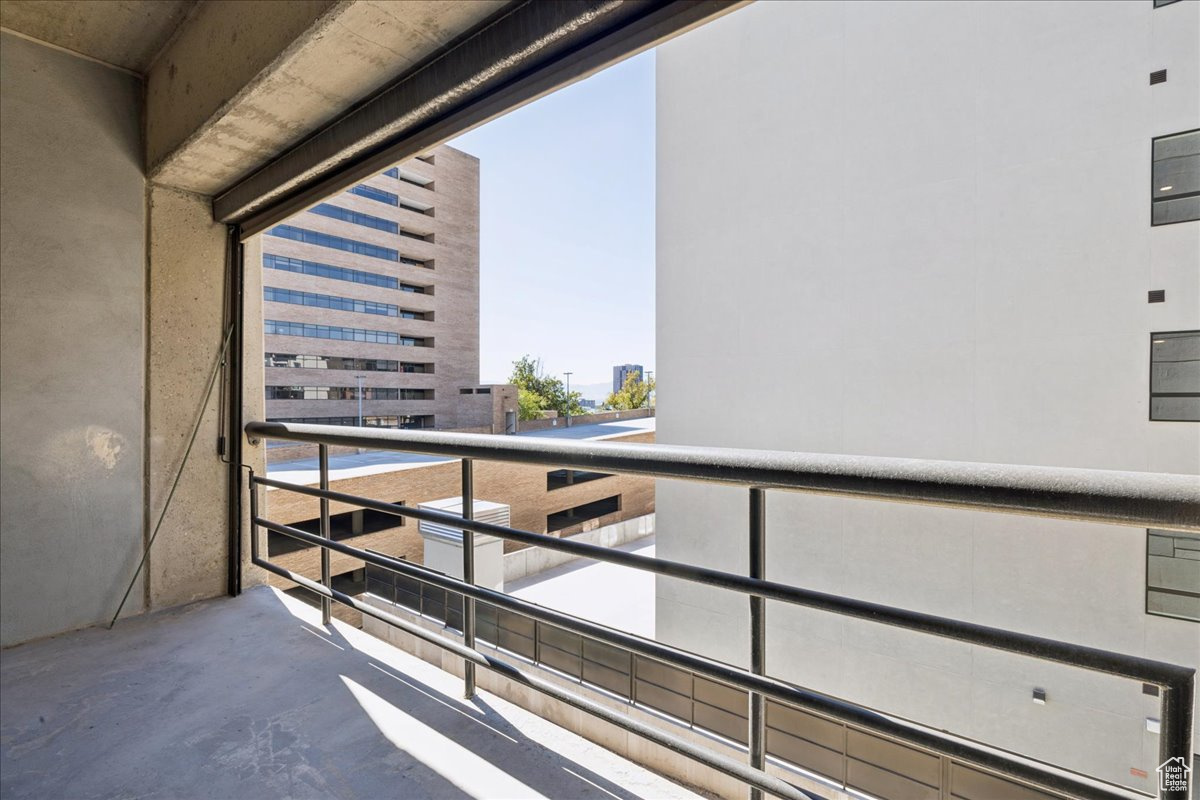 GOVENOR'S PLAZA - Residential