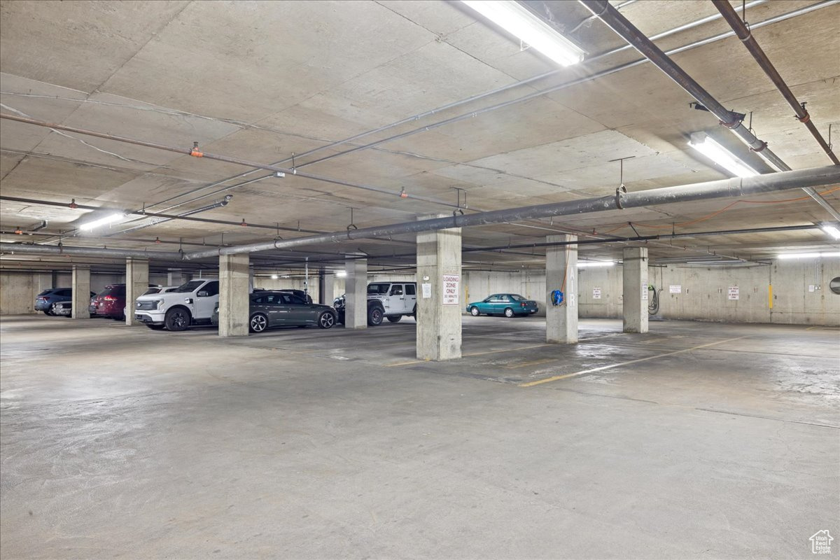 GOVENOR'S PLAZA - Residential