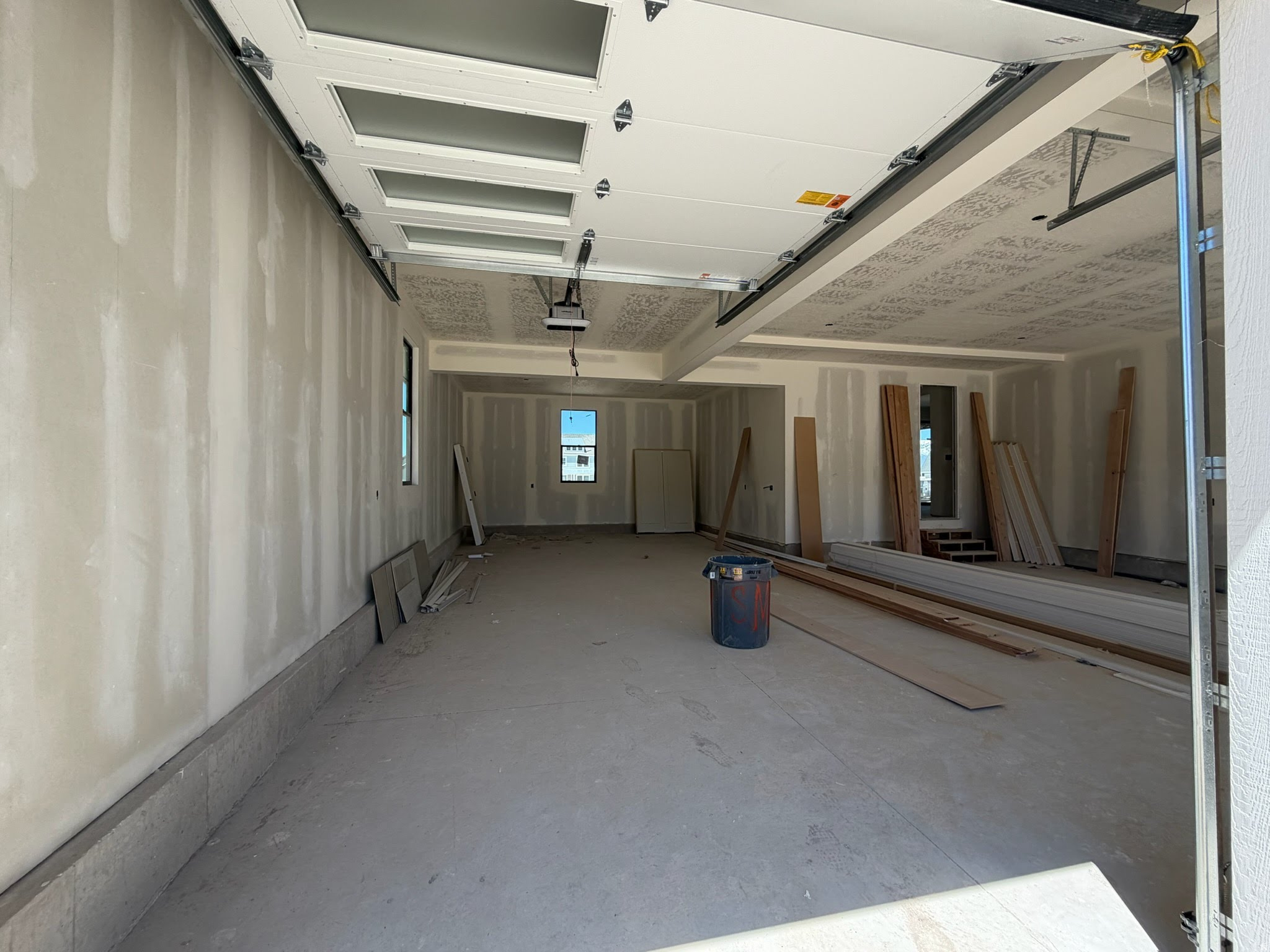 BEACON POINTE - Residential