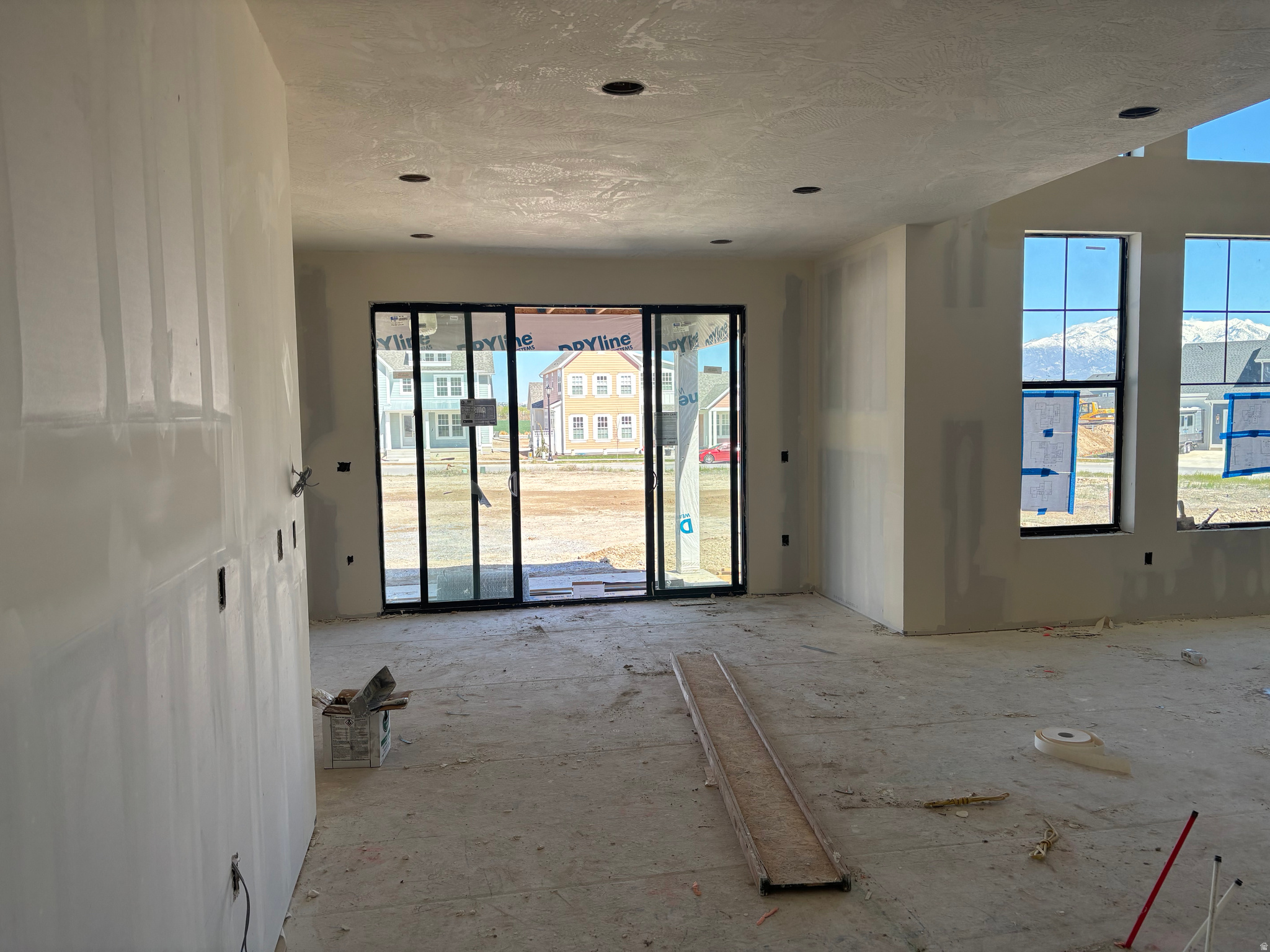 BEACON POINTE - Residential