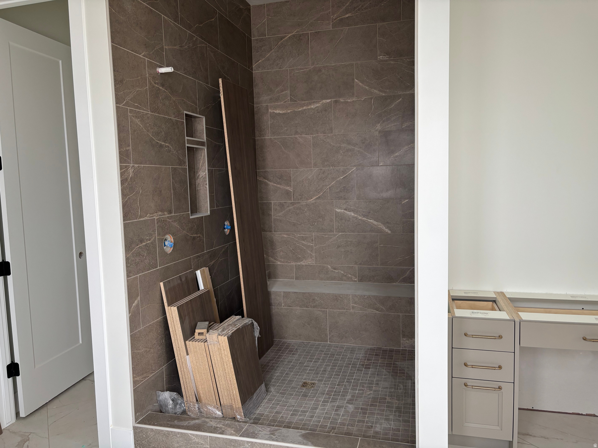 BEACON POINTE - Residential