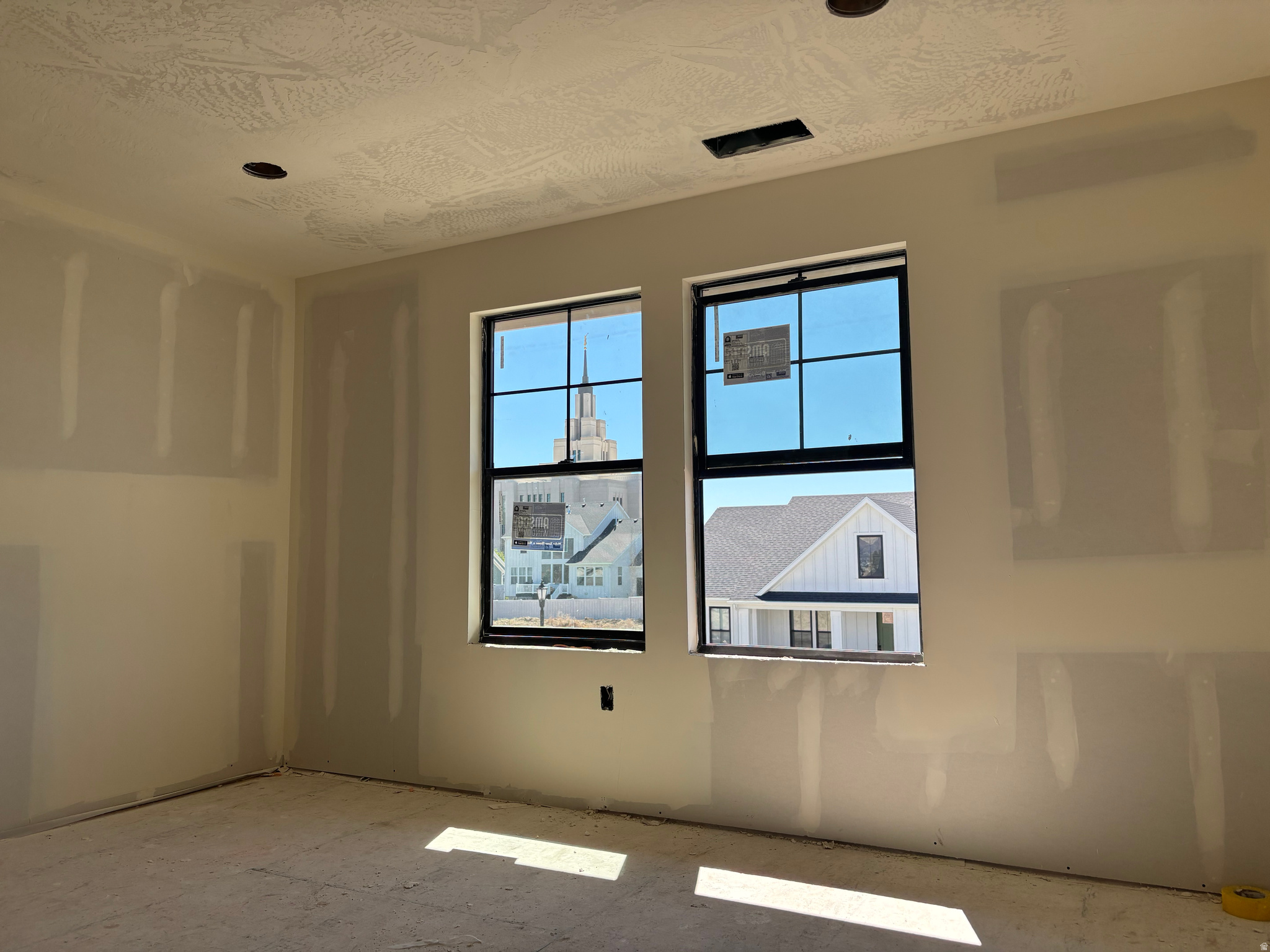 BEACON POINTE - Residential