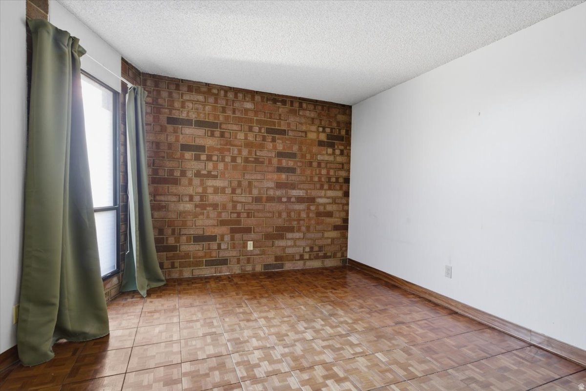 TOWER HILL CONDOMINIUM - Residential