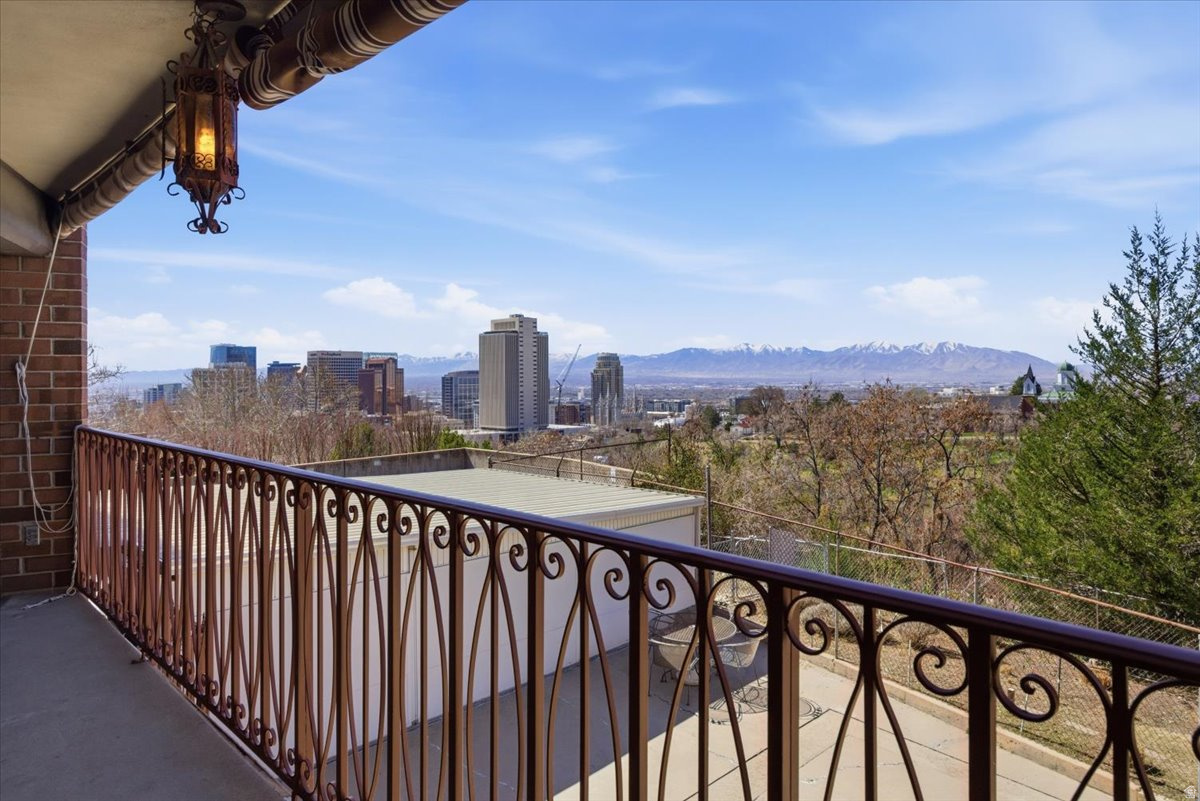 TOWER HILL CONDOMINIUM - Residential