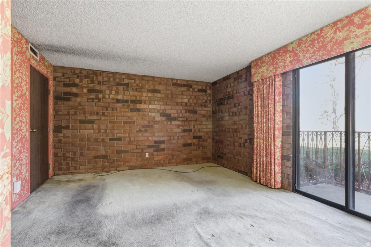 TOWER HILL CONDOMINIUM - Residential