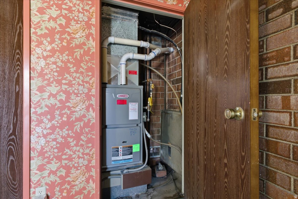 TOWER HILL CONDOMINIUM - Residential