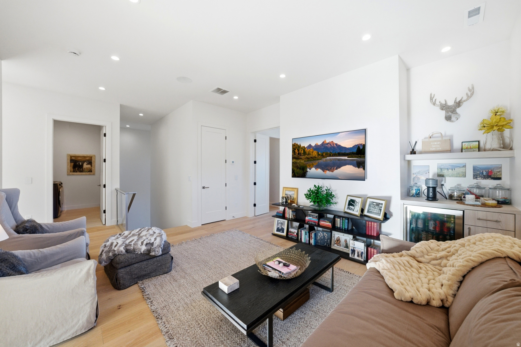 SOARING HAWK - Residential