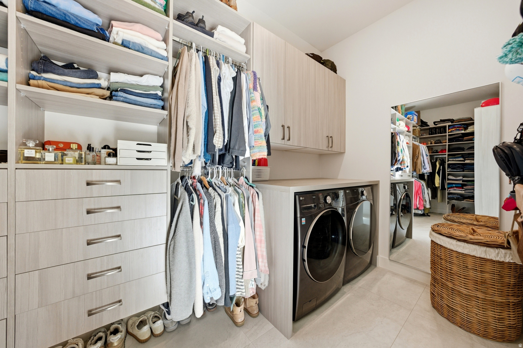 SOARING HAWK - Residential