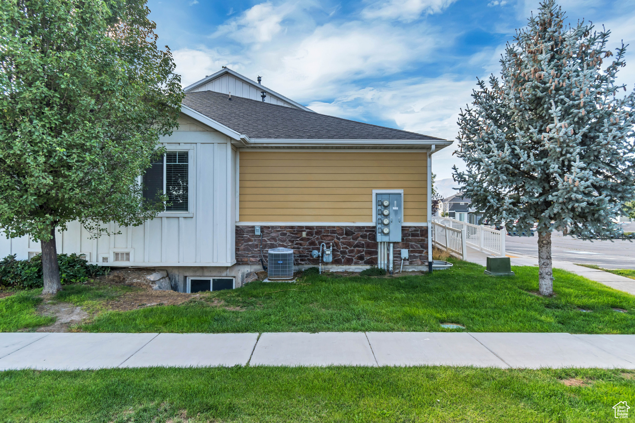 EAGLE POINT TOWNHOMES - Residential