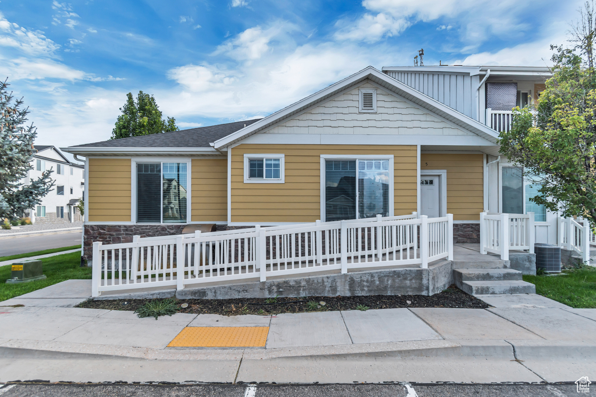 EAGLE POINT TOWNHOMES - Residential