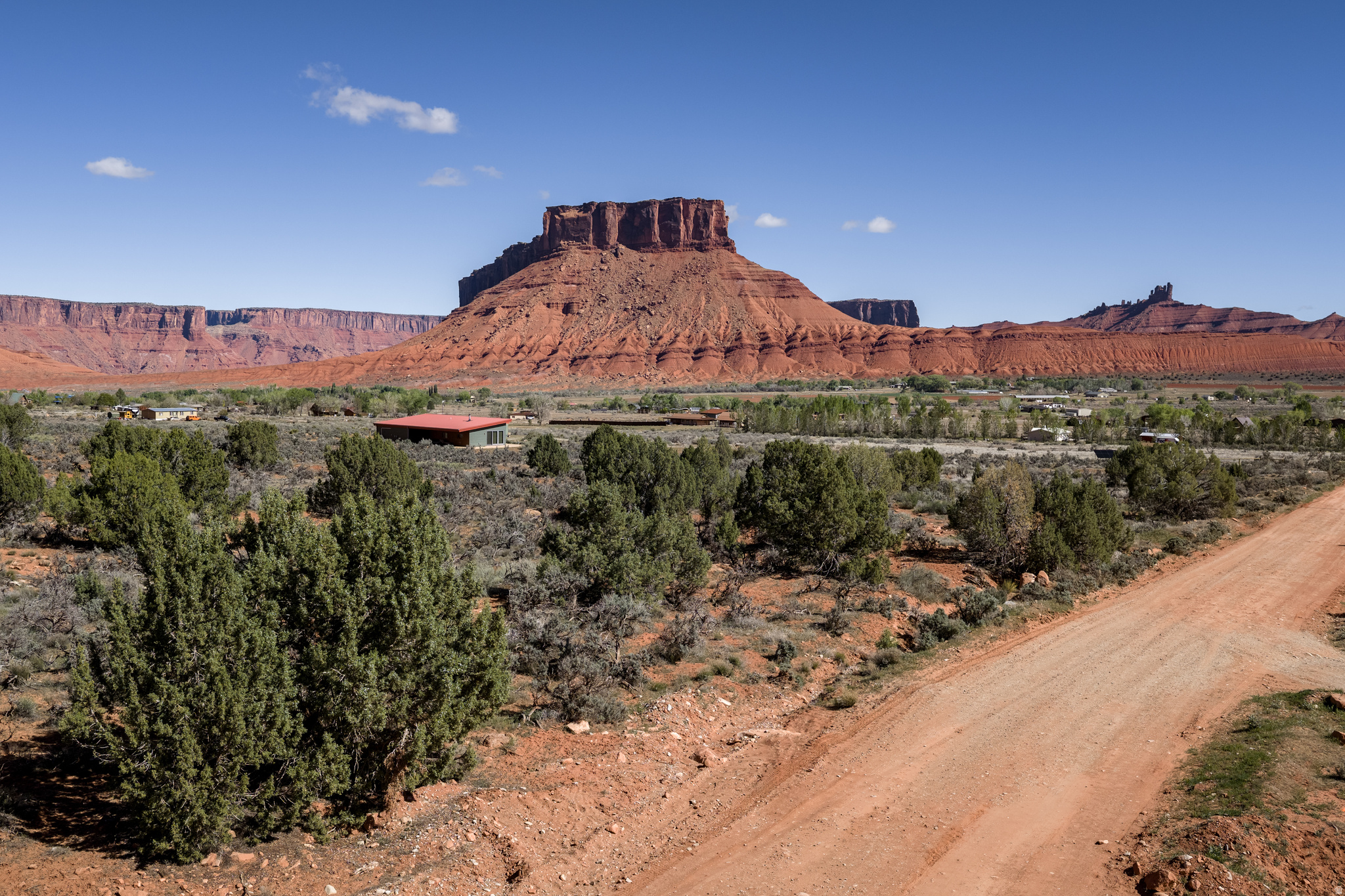CASTLE VALLEY RIVER RANCHOS - Land