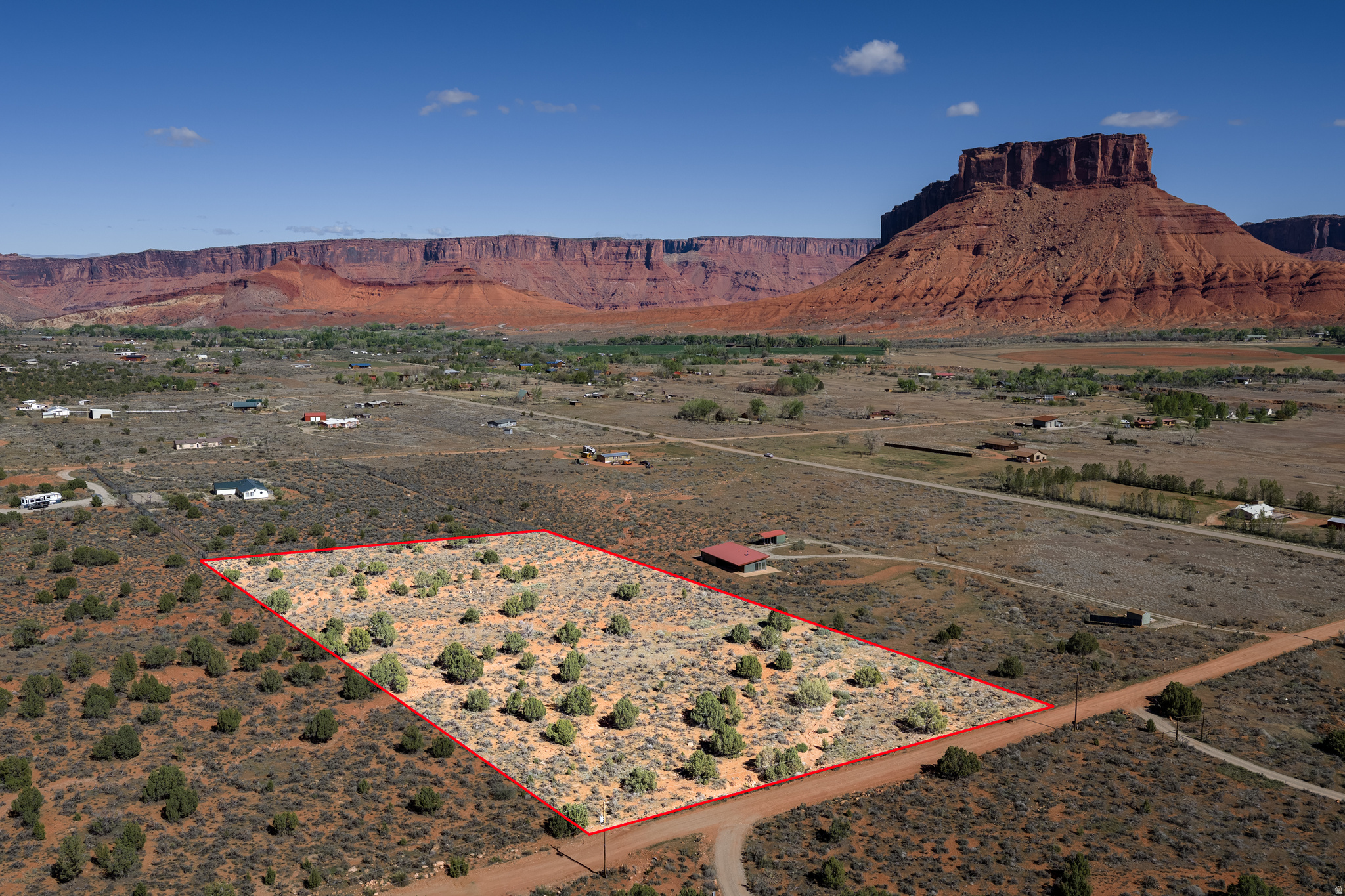 CASTLE VALLEY RIVER RANCHOS - Land