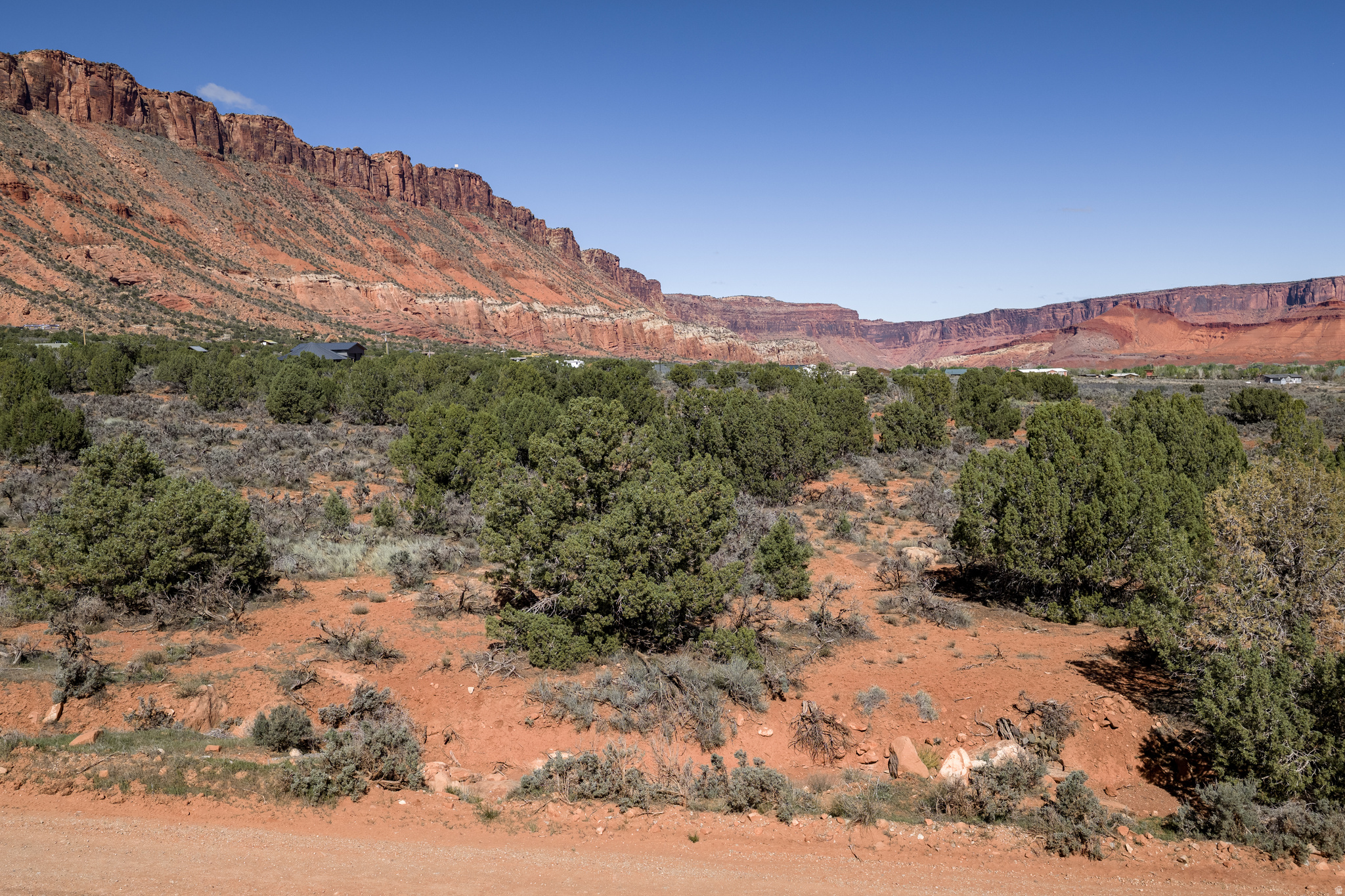CASTLE VALLEY RIVER RANCHOS - Land