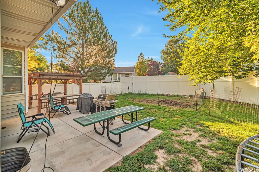 Photo of 1235 W ATHLEEN DR, West Jordan, UT 84084 (MLS # 2124281)