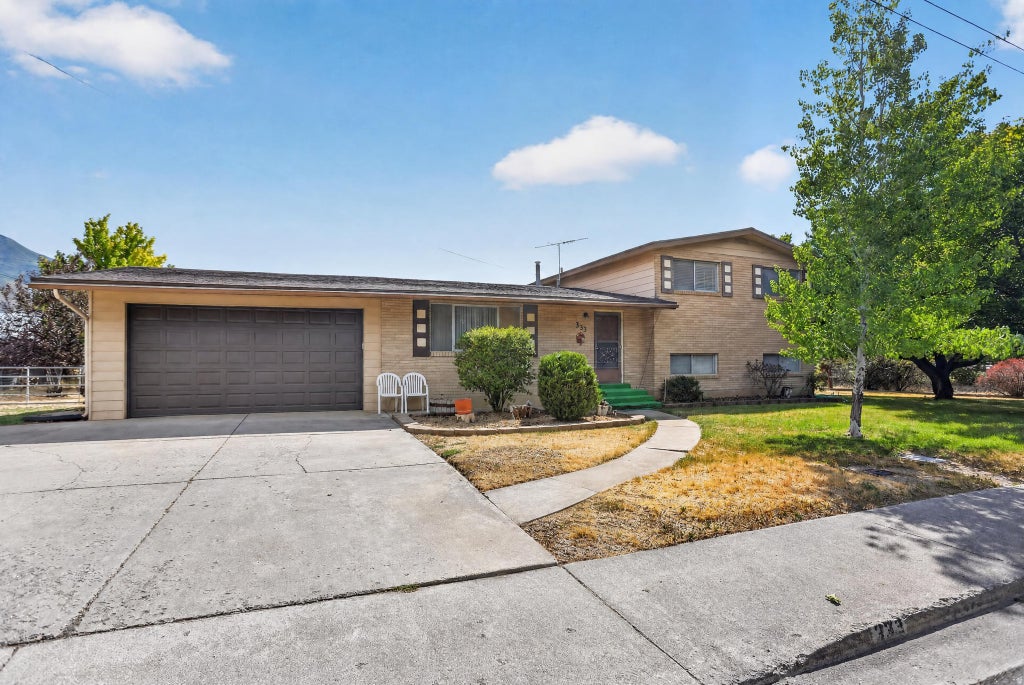 Photo of 333 W MAPLE ST, Mapleton, UT 84664 (MLS # 2181366)