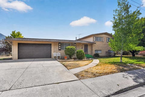 Photo of 333 W MAPLE ST, Mapleton, UT 84664 (MLS # 2181366)