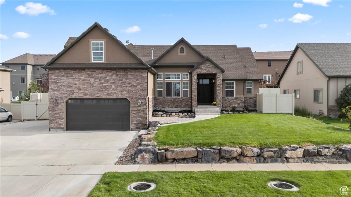 THE BENCHES - Residential