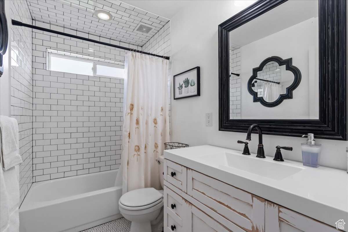 THE BENCHES - Residential