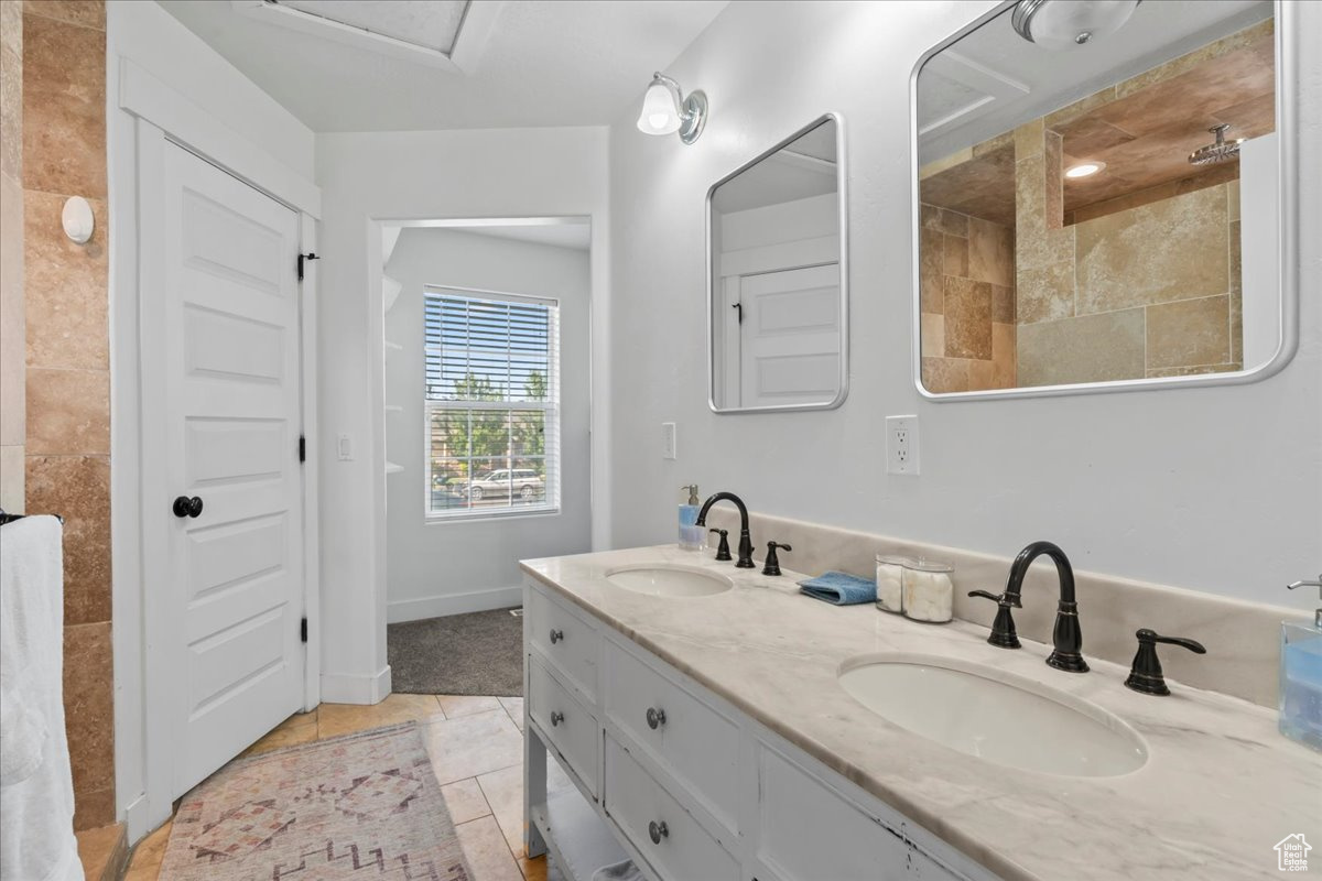 THE BENCHES - Residential