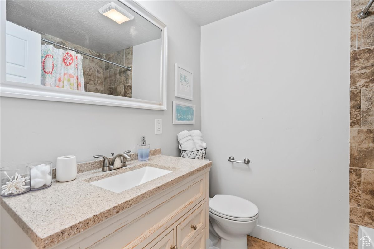 THE BENCHES - Residential