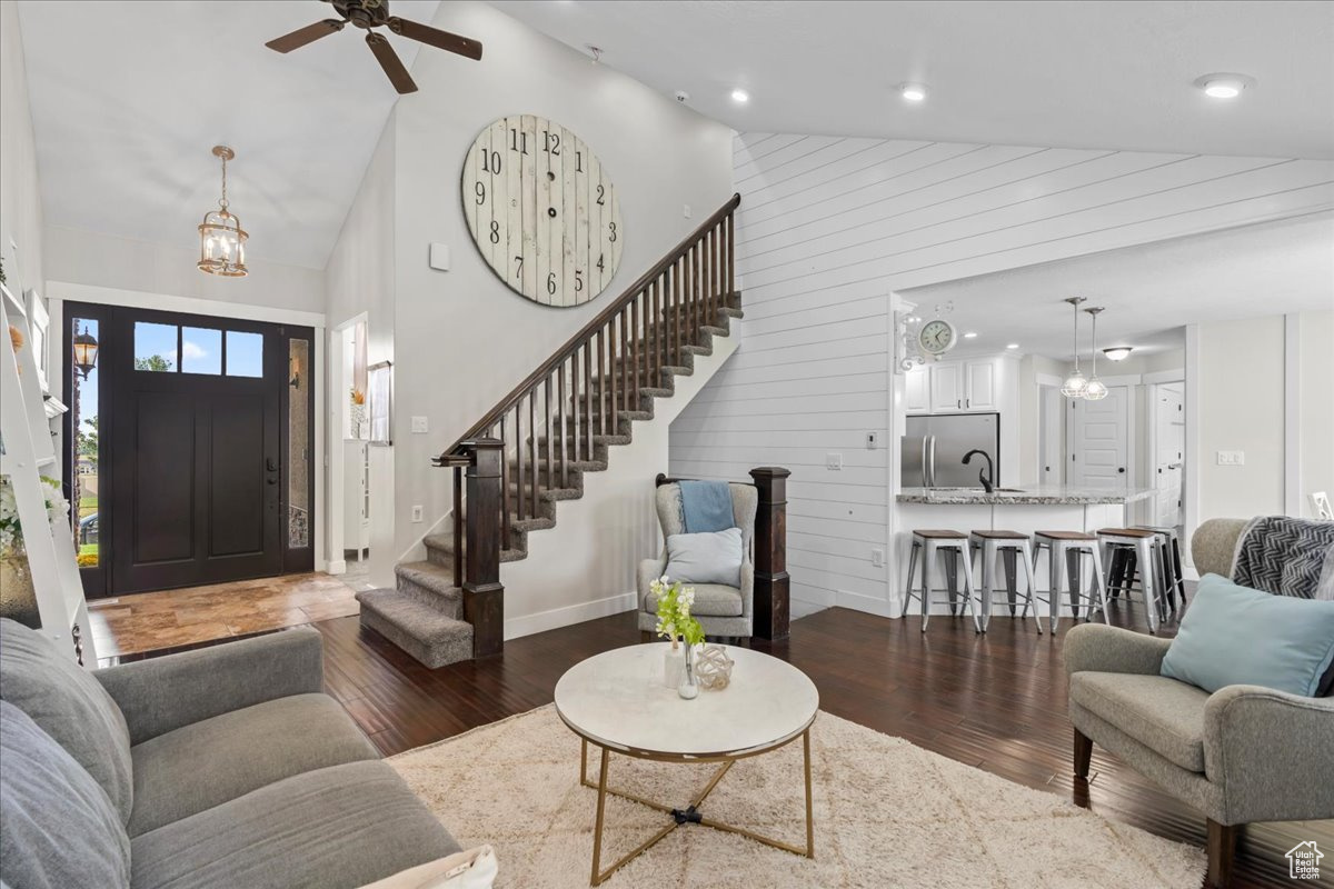 THE BENCHES - Residential