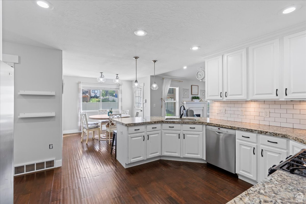 THE BENCHES - Residential