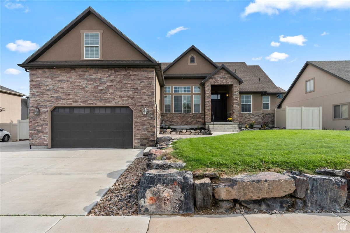 THE BENCHES - Residential