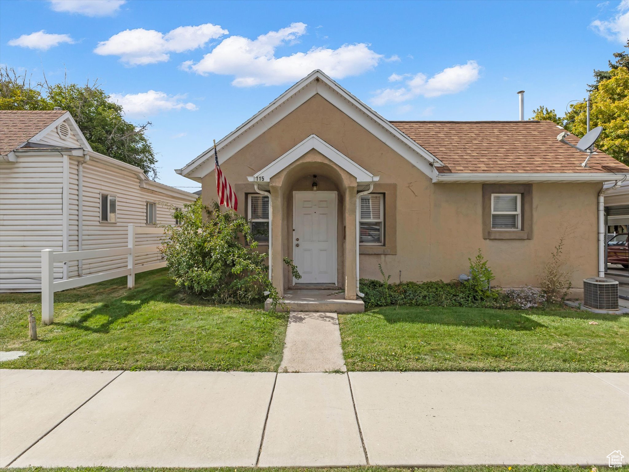 Main image without alt text