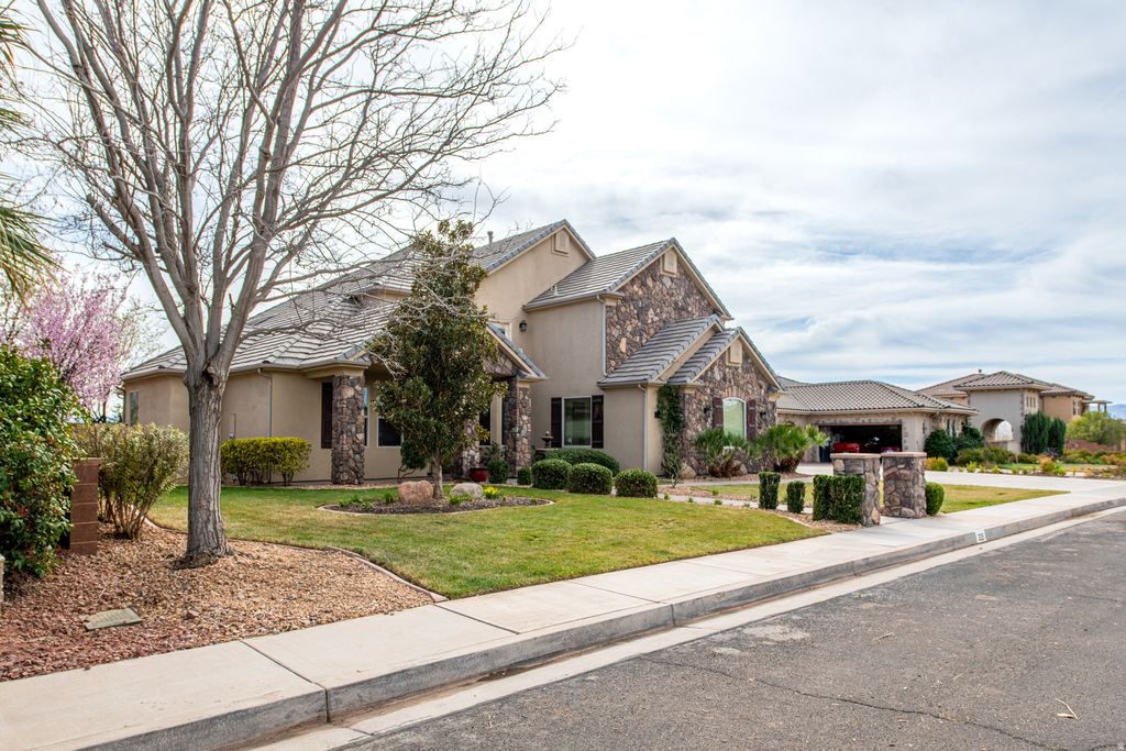 Photo of 325 W RIVER WILLOW LN LN, Washington, UT 84780 (MLS # 2142662)