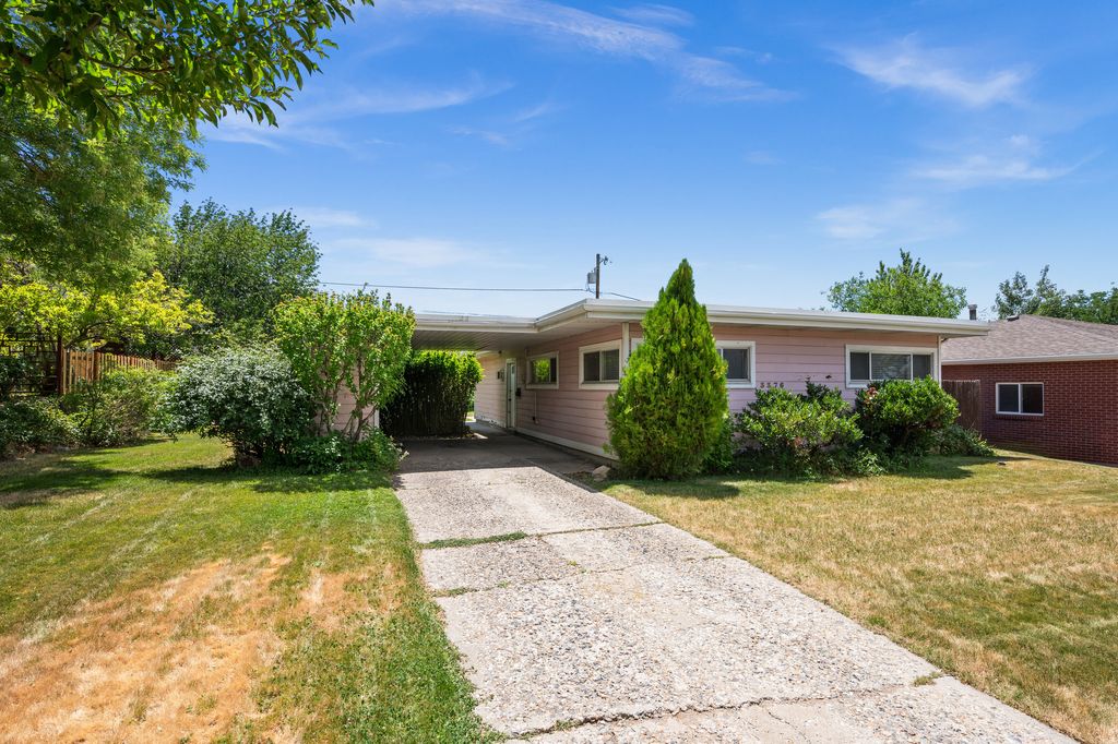 Photo of 3376 E BIRCH CIR, Salt Lake City, UT 84124 (MLS # 2170422)