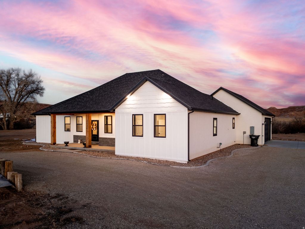 Photo of 2624 N 1500 E, Roosevelt, UT 84066 (MLS # 2134134)