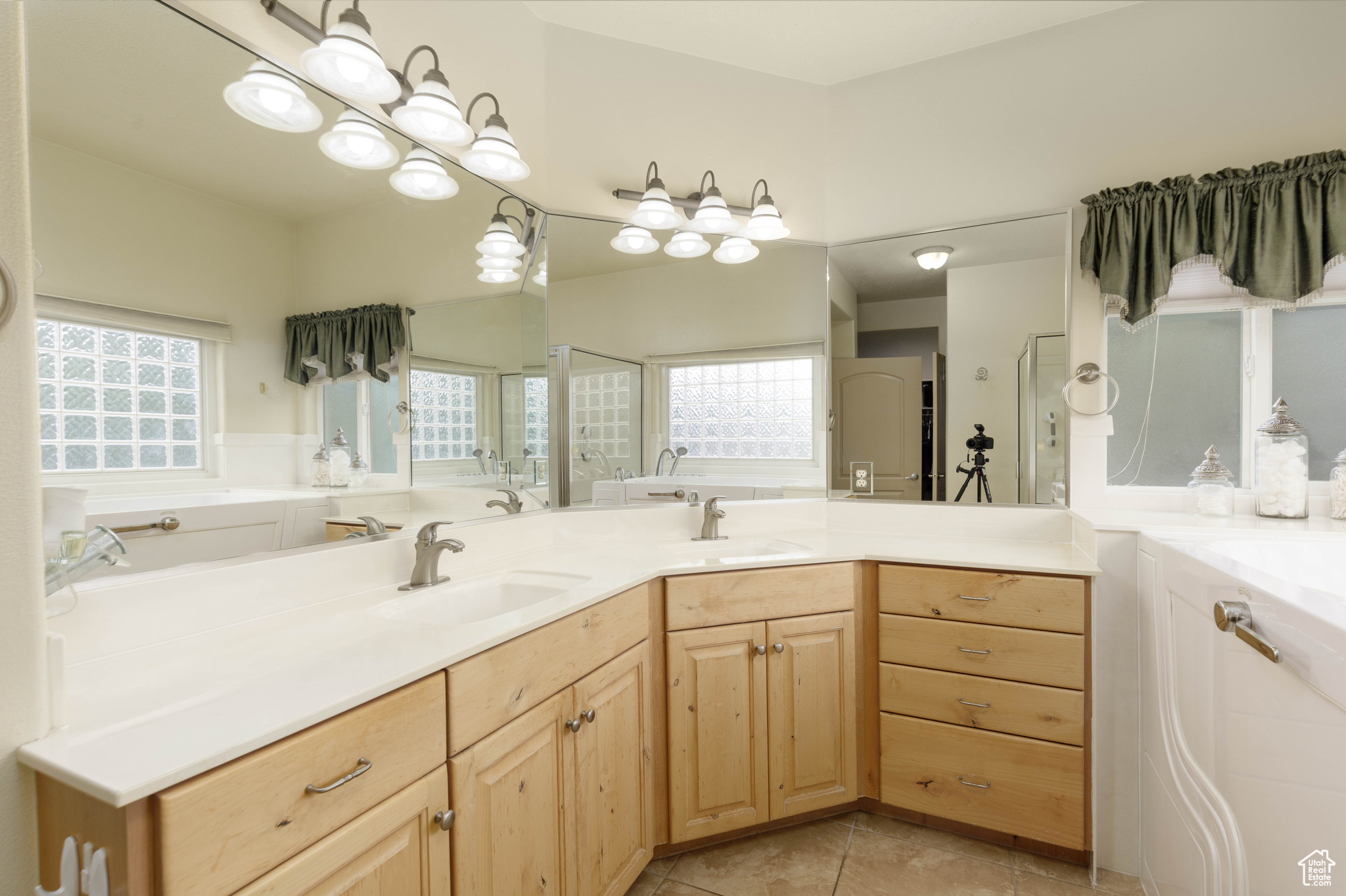 EMERALD SPRINGS - Residential