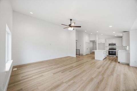 Tiny photo for 129 S 940 E, Santaquin, UT 84655 (MLS # 2144707)