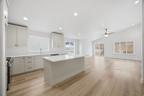 Tiny photo for 129 S 940 E, Santaquin, UT 84655 (MLS # 2144707)