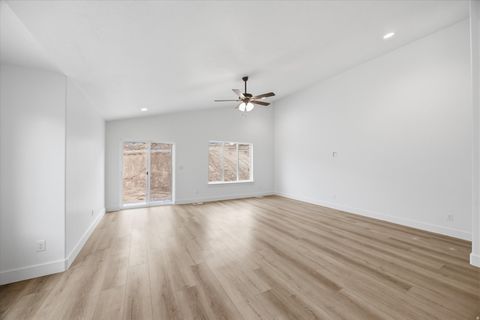 Tiny photo for 129 S 940 E, Santaquin, UT 84655 (MLS # 2144707)