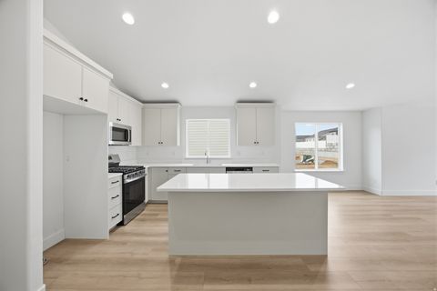 Tiny photo for 129 S 940 E, Santaquin, UT 84655 (MLS # 2144707)