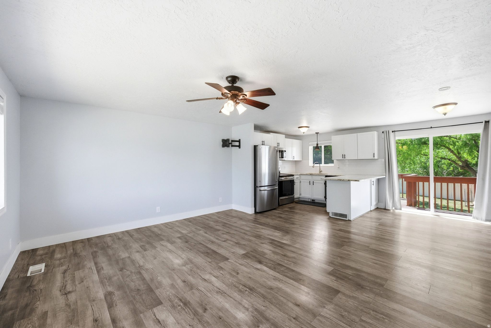 NORTHRIDGE - Residential
