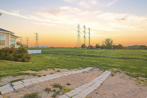 Tiny photo for 1333 N 1590 W, Clinton, UT 84015 (MLS # 2152933)