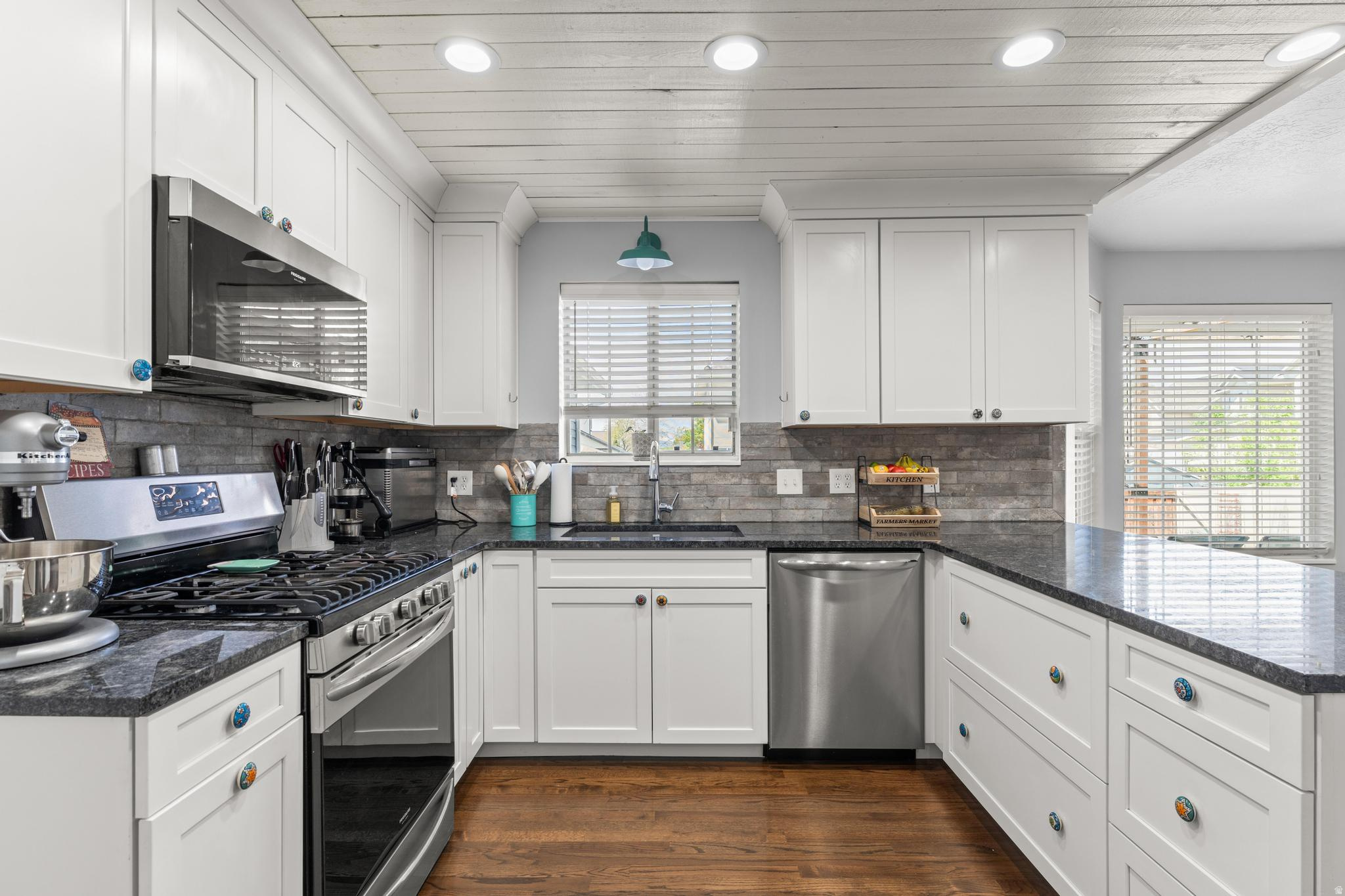 APPLE ESTATES - Residential