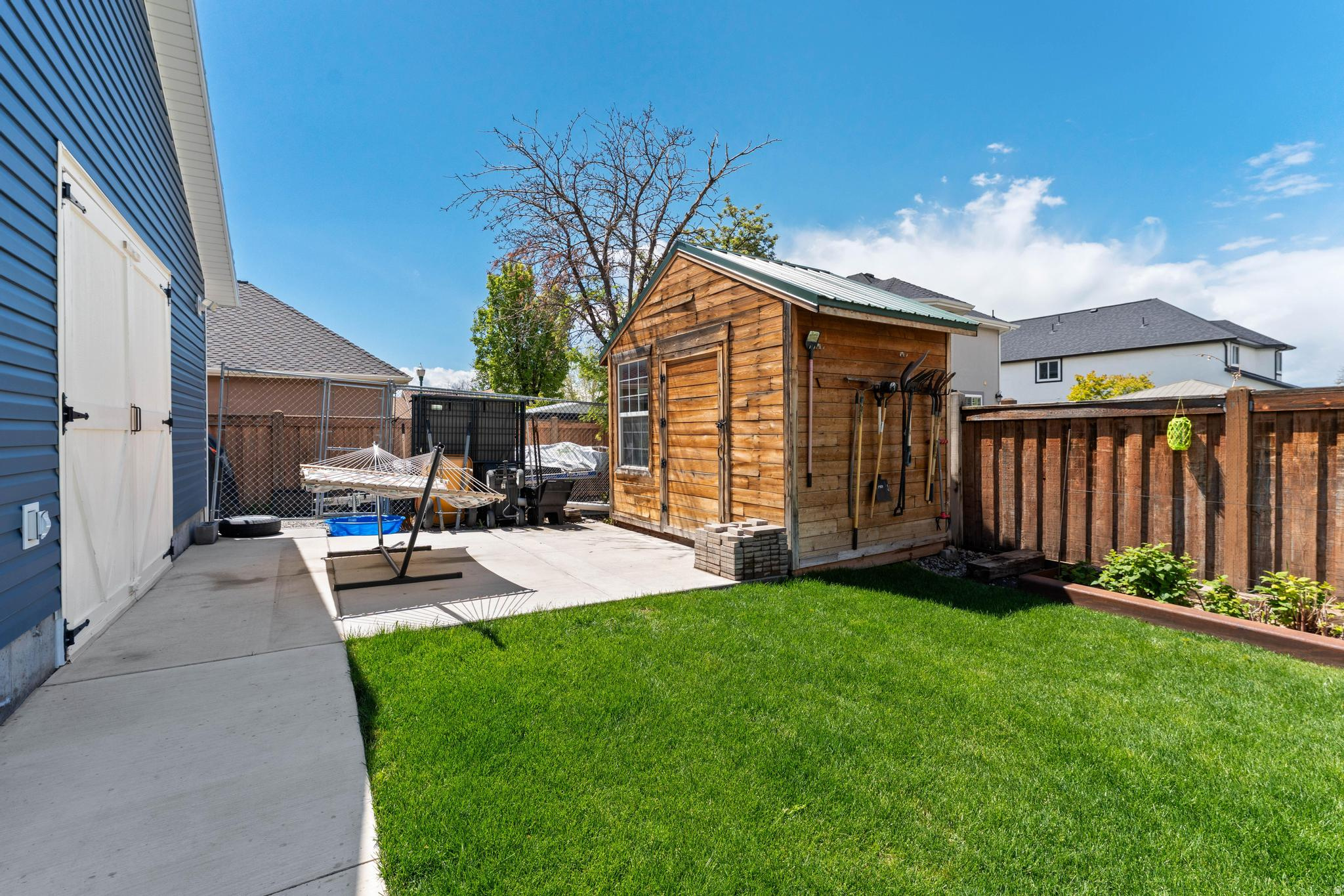 APPLE ESTATES - Residential