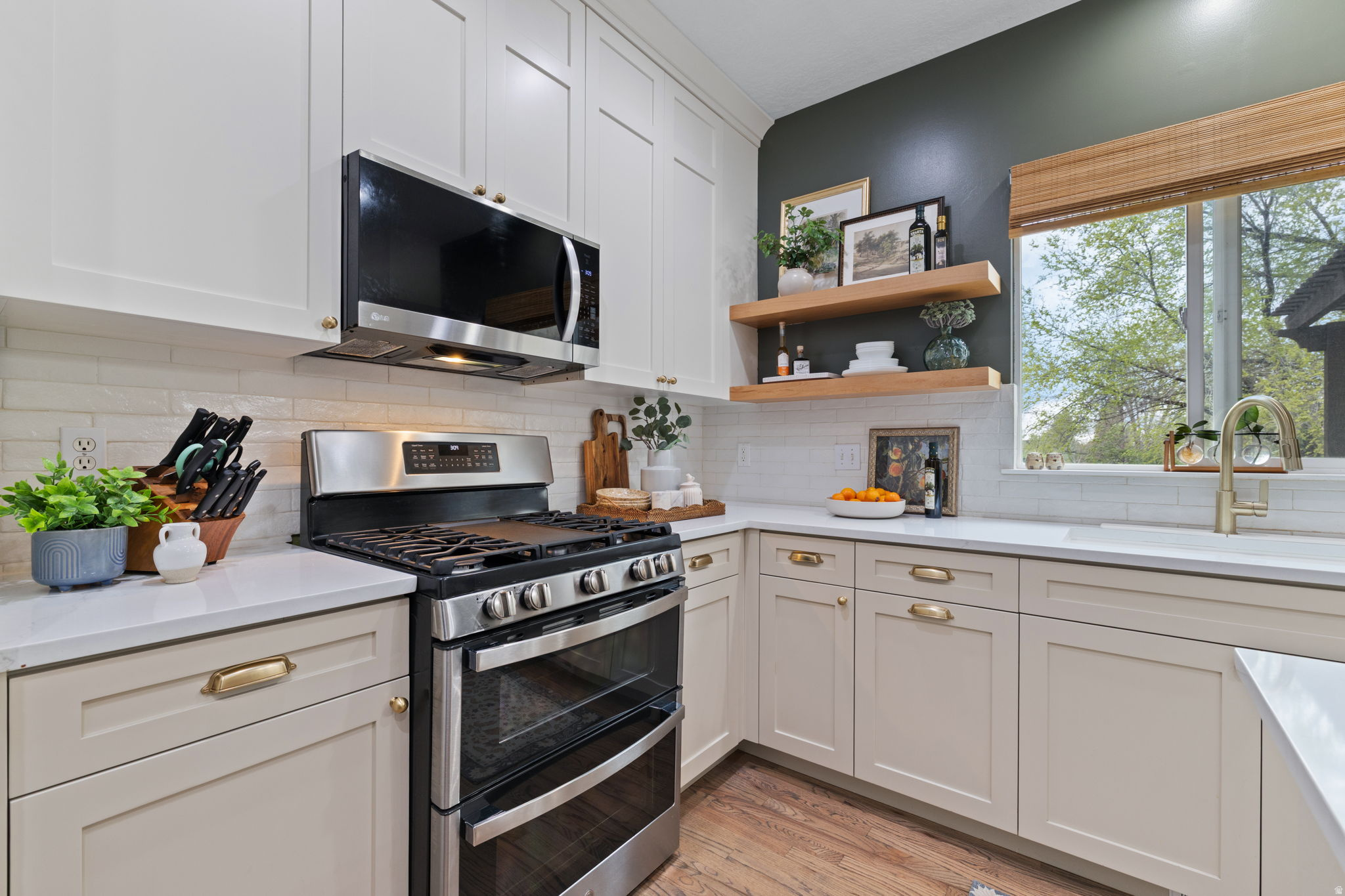 WINDSOR MEADOWS - Residential