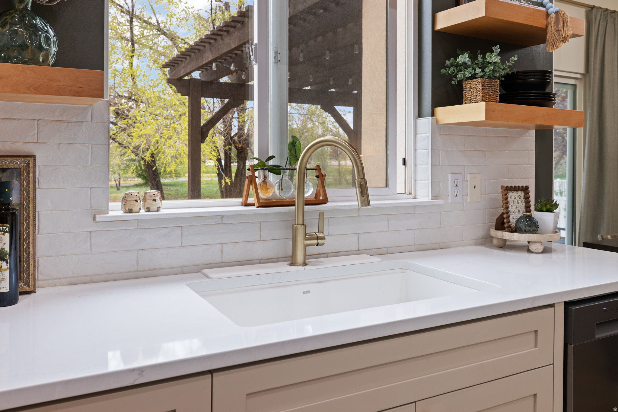 WINDSOR MEADOWS - Residential