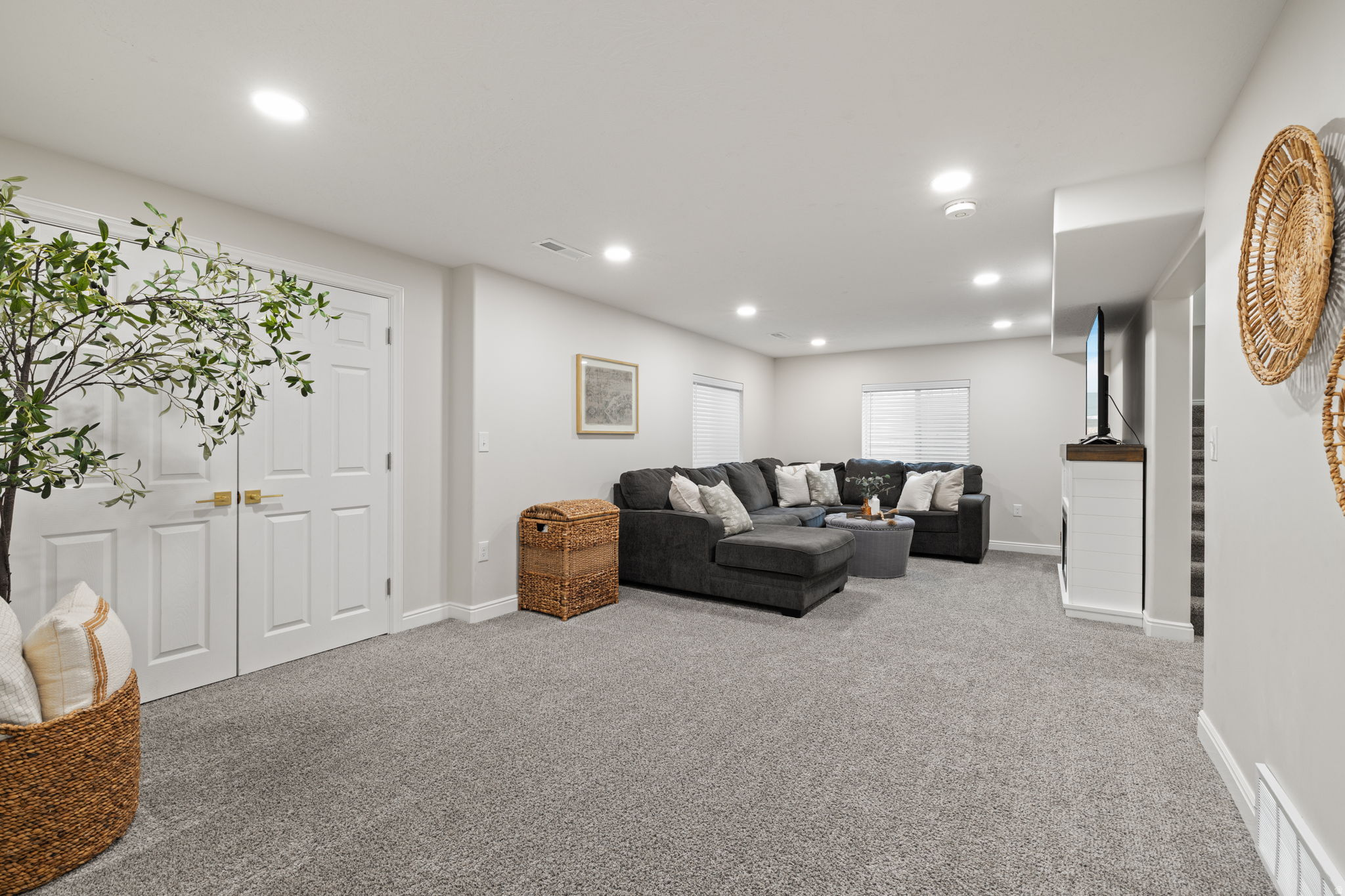 WINDSOR MEADOWS - Residential