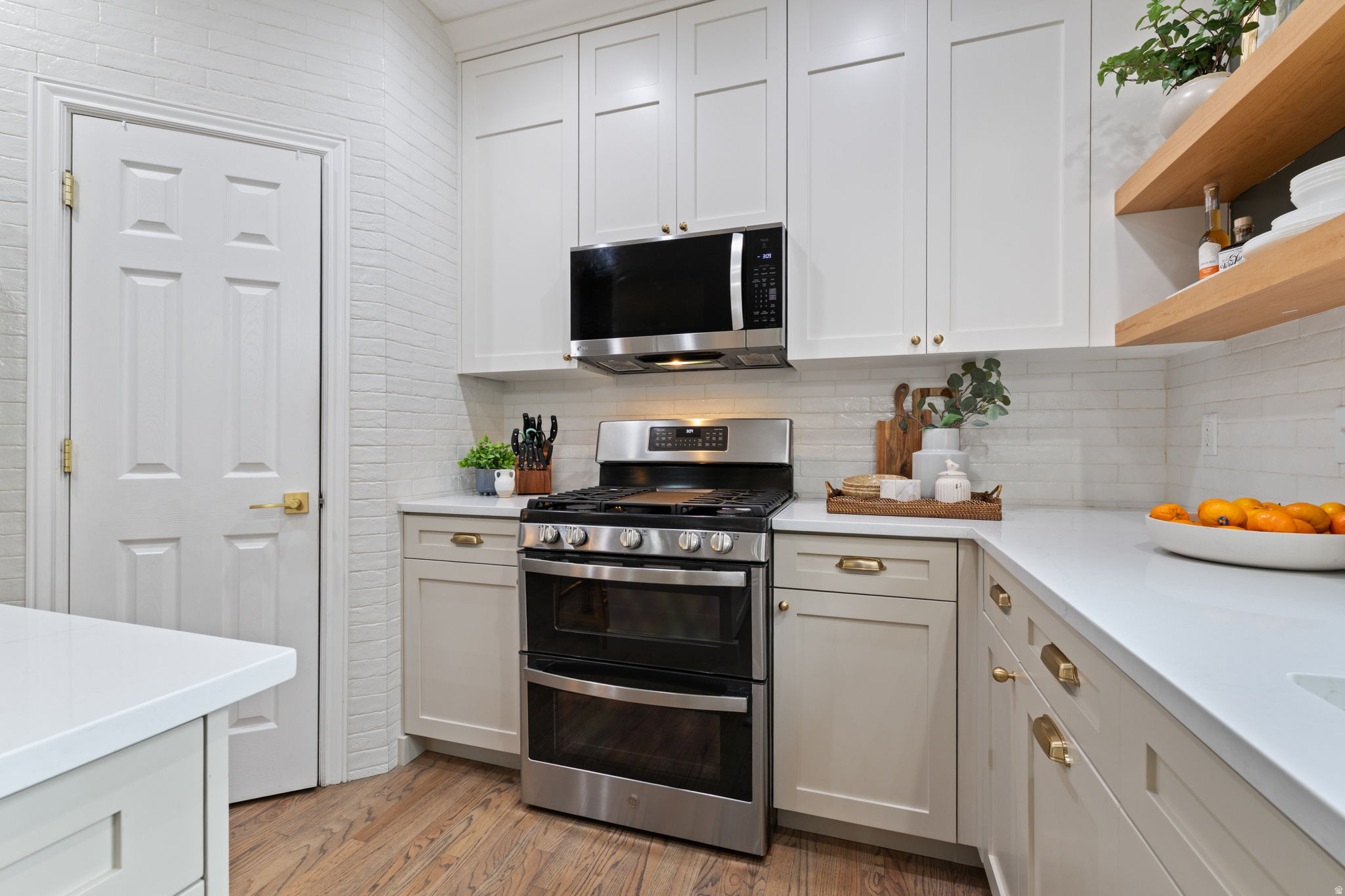 WINDSOR MEADOWS - Residential