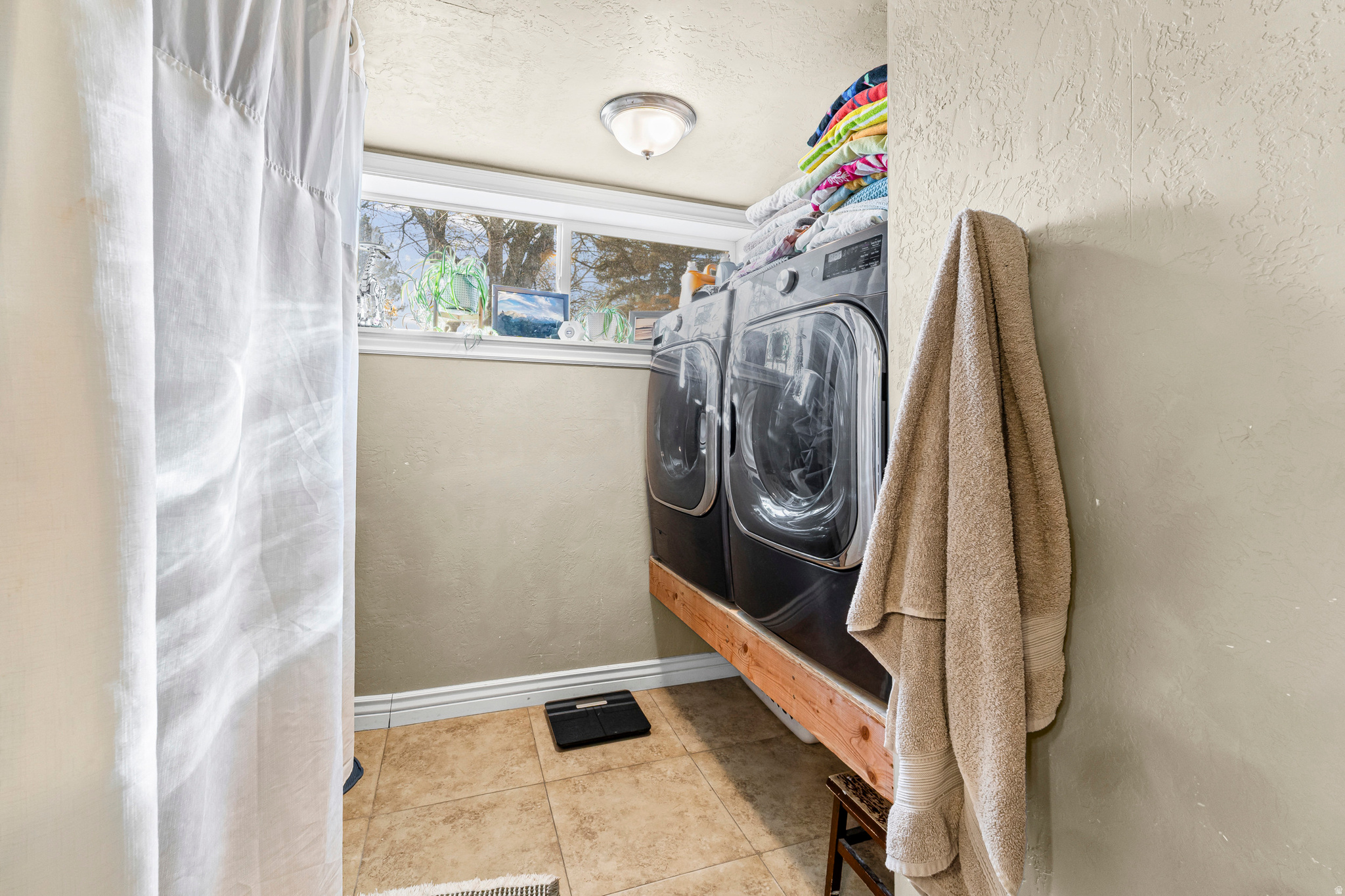 CRESTWOOD - Residential