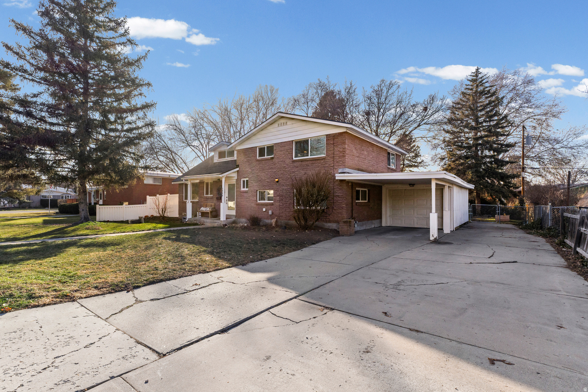 CRESTWOOD - Residential