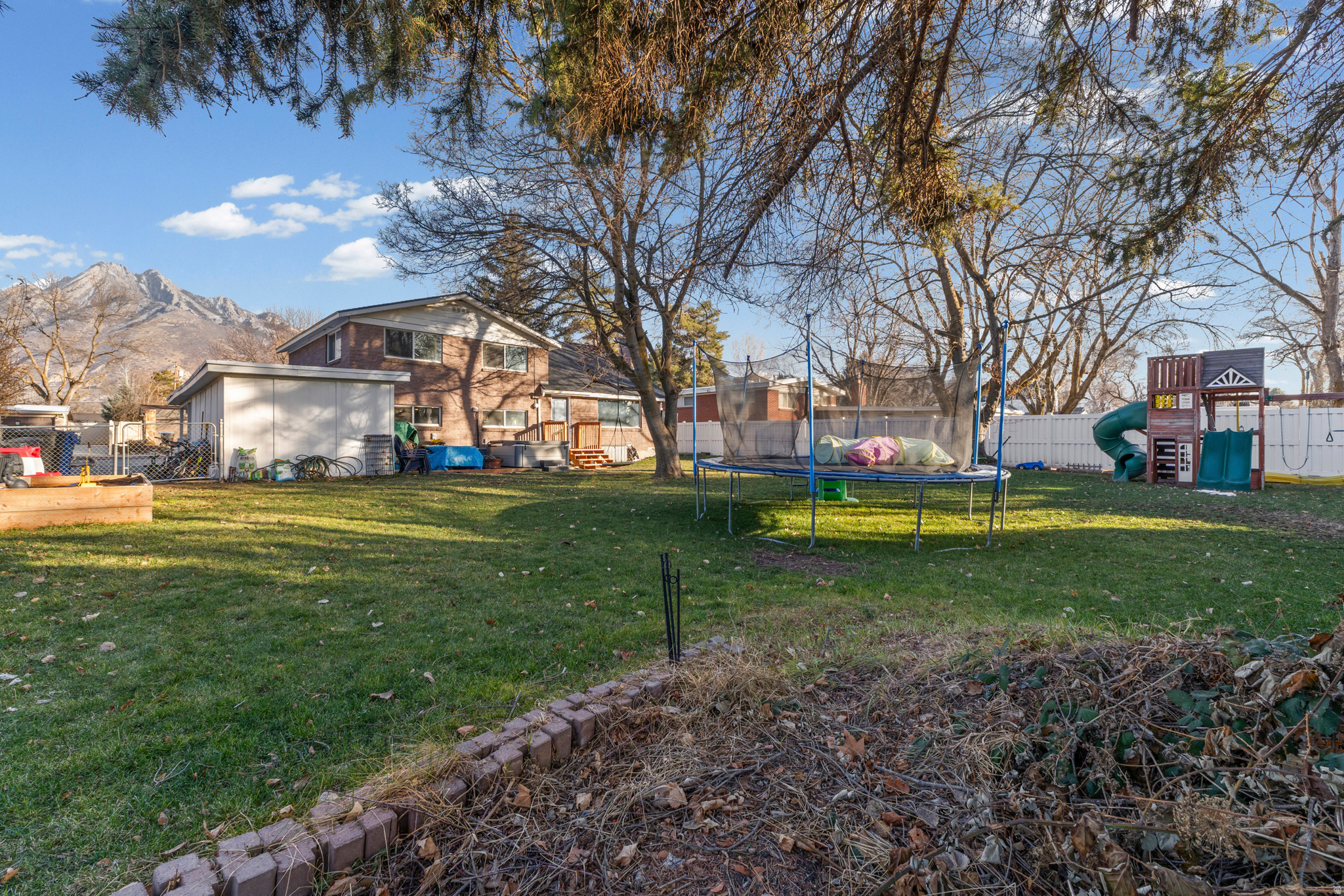 CRESTWOOD - Residential